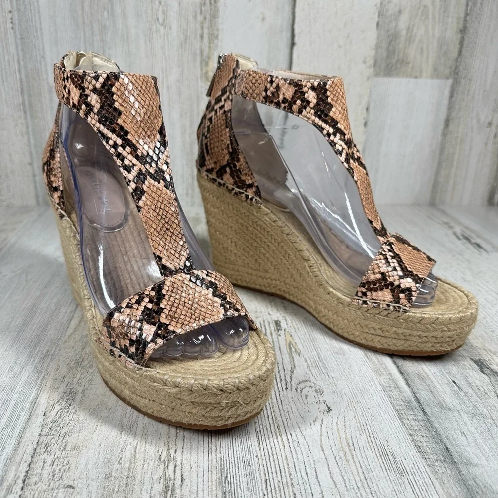 Kenneth Cole Women's Olivia T-Strap Espadrille‎ Sandals Snake Print New